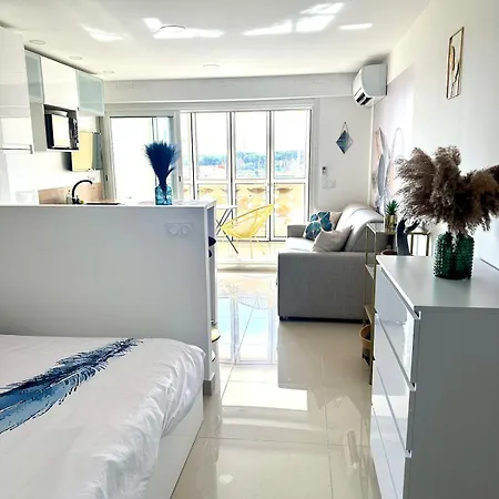 Loggia Vue Port Confort Et Design Proche アグド